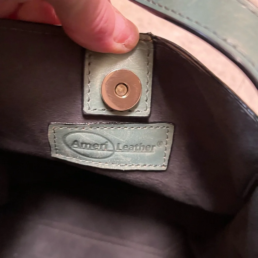 Elegant Green leather tote bag NWOT - Picture 9 of 10